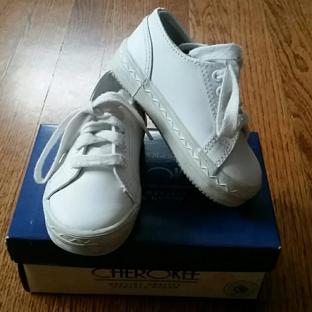 Cherokee Toddler Size 5.5 White Leather Lace-Up Sneakers